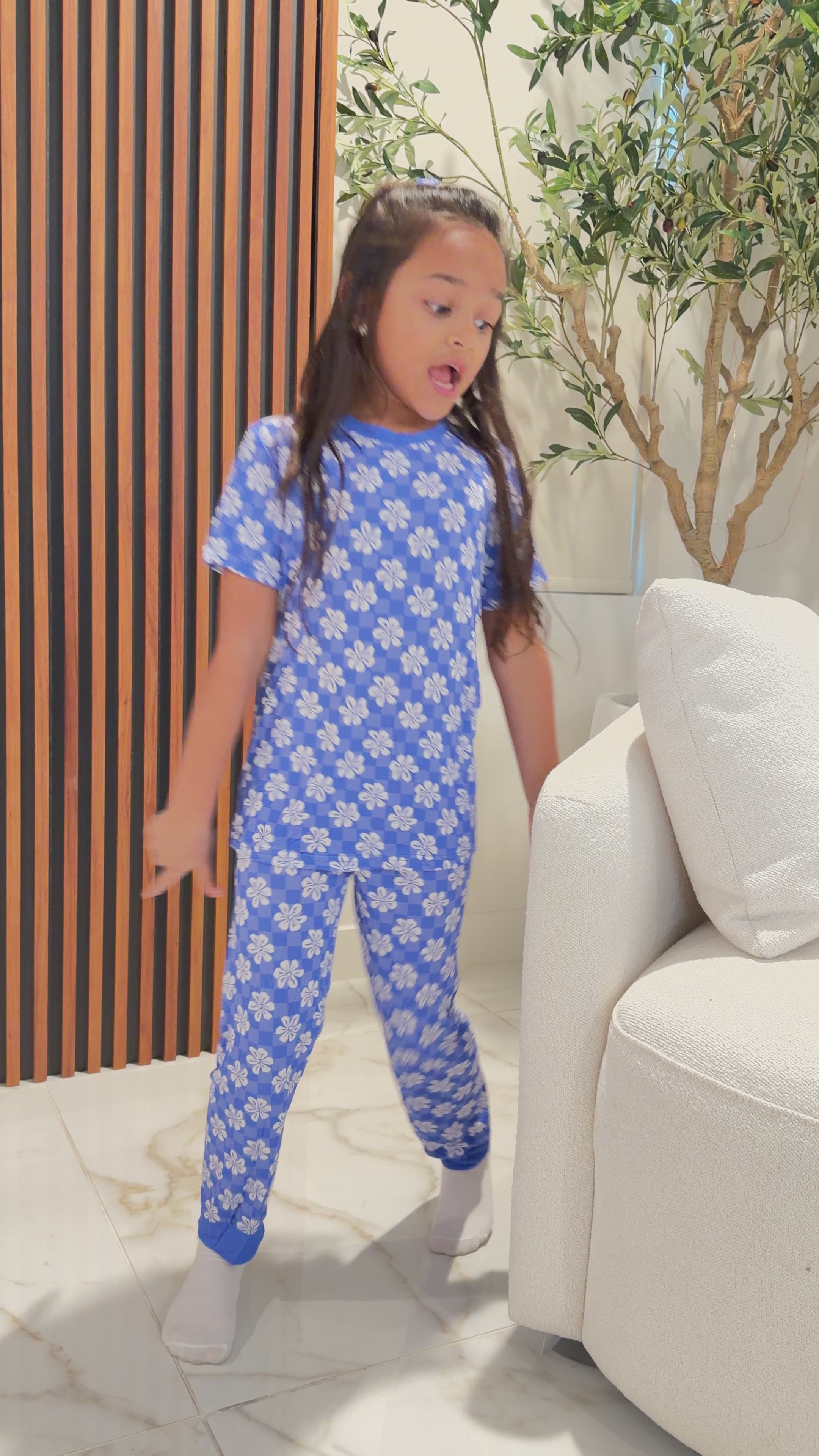 Load video: Girls Bamboo 2-Piece Pajama Set – Blue Floral Print
