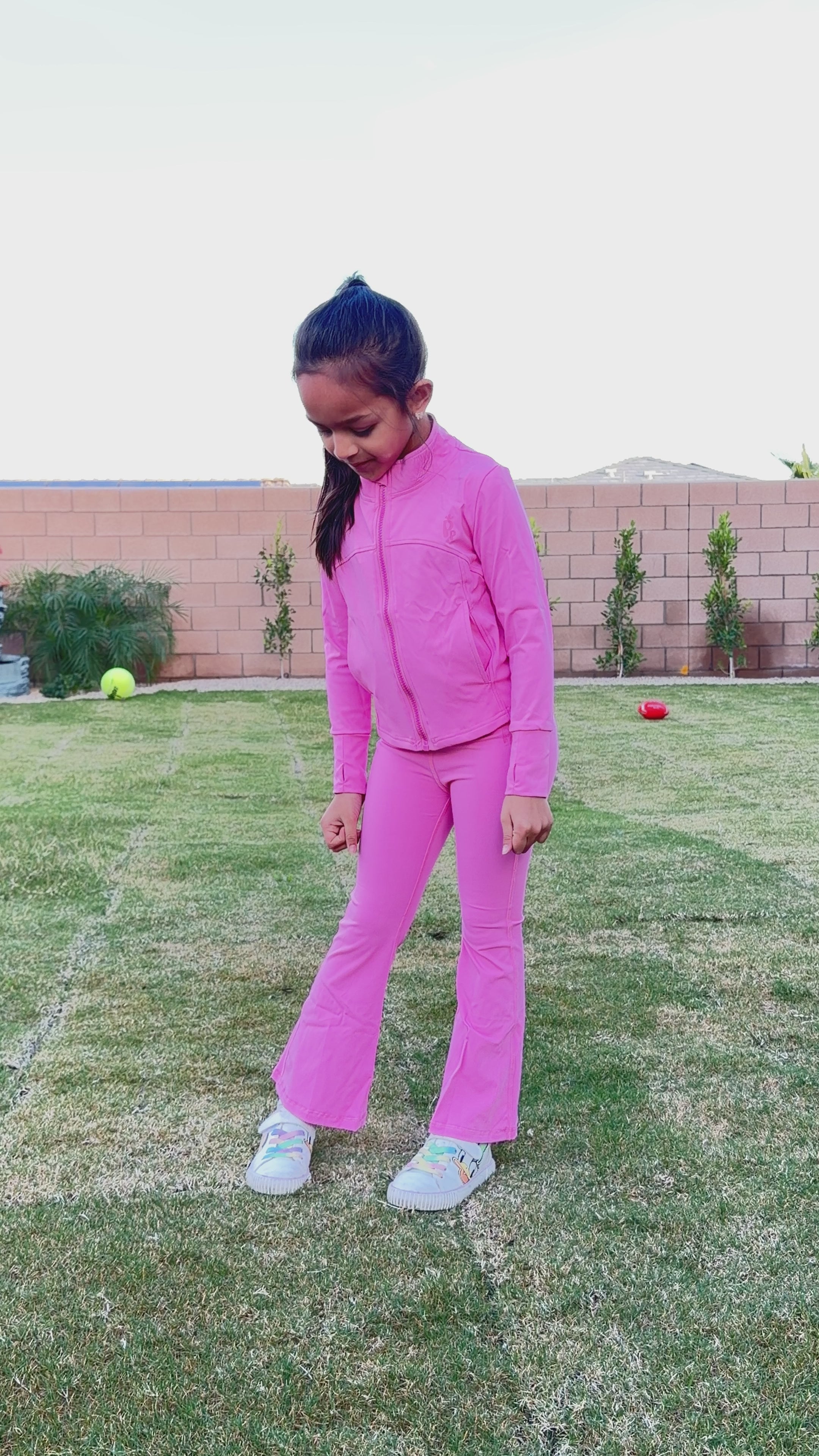 Load video: Girls Active Tracksuit Set – Bubblegum Pink