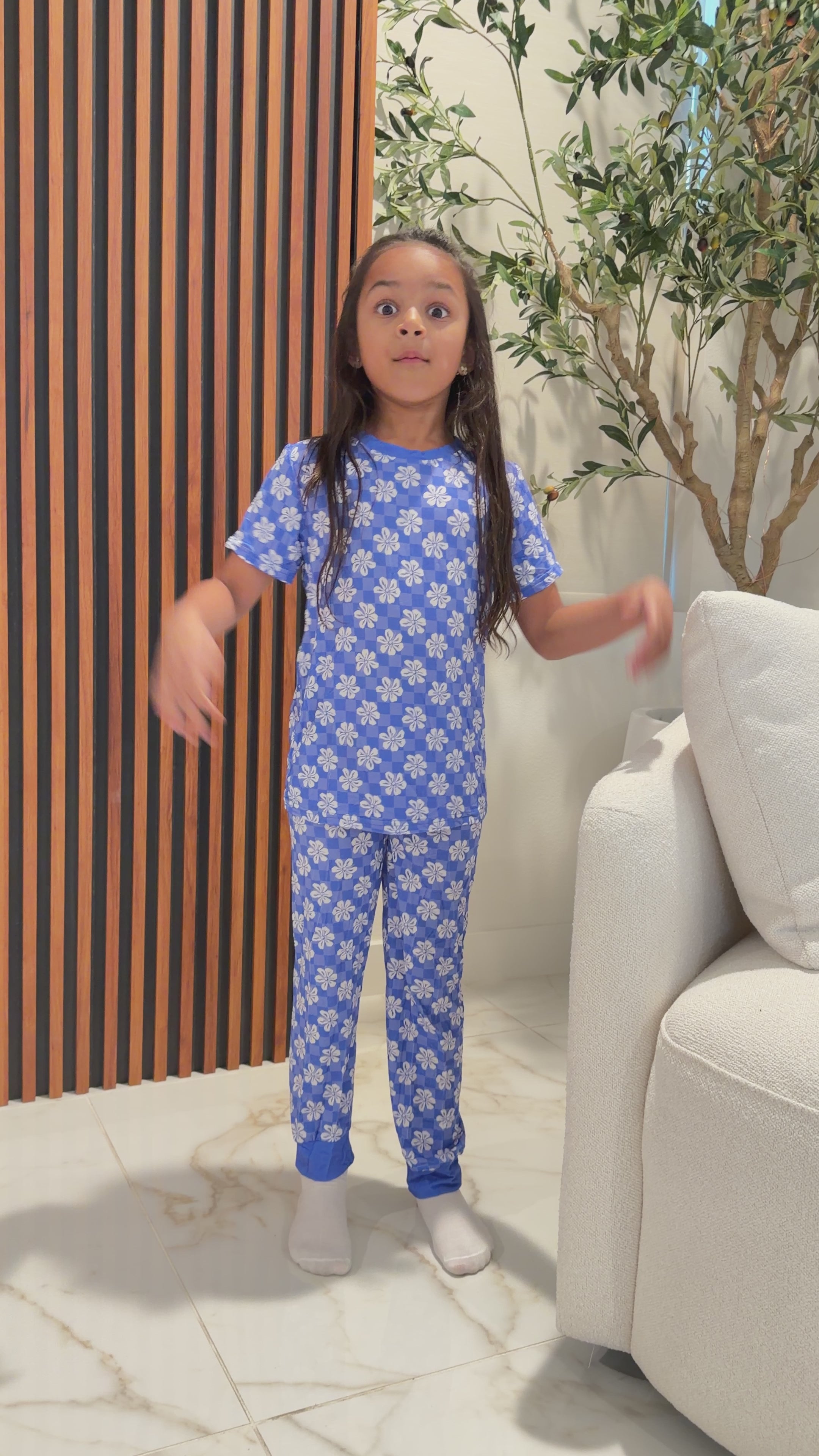 Load video: Girls Bamboo 2-Piece Pajama Set – Blue Floral Print